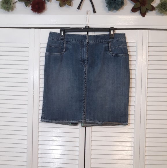 Elie Tahari Dresses & Skirts - Elie tahari denim Jean skirt 12P *L3